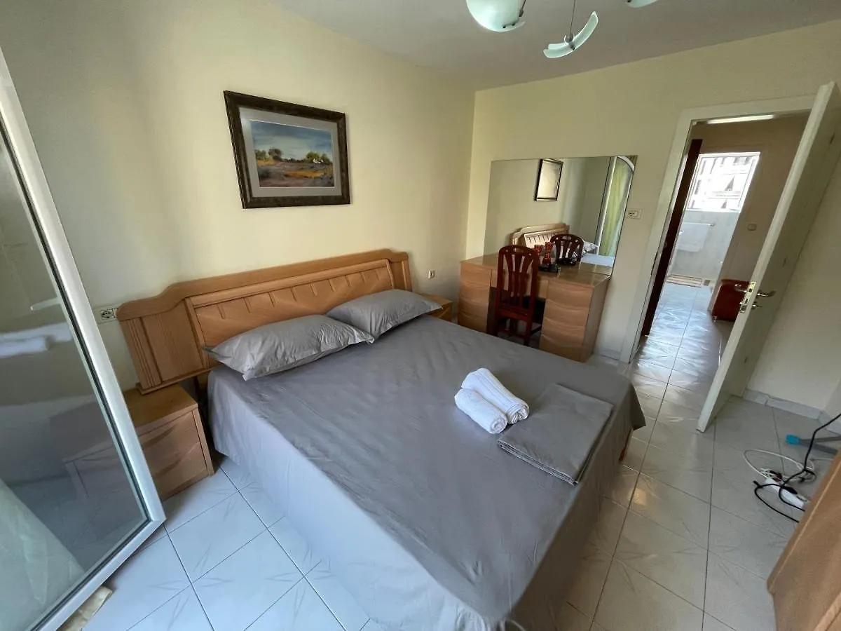 Tirana Flora Center Apartment 0*,  Албания